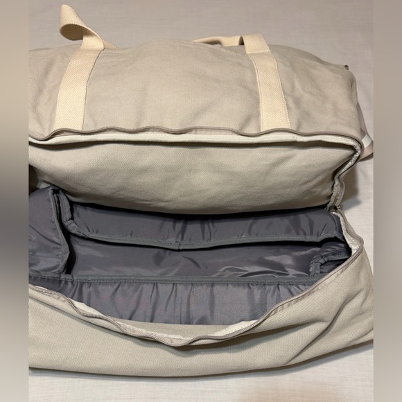 Lo & Sons NWOT Catalina Deluxe Canvas Duffel Tote Bag with Shoe Compartment - Picture 6 of 11